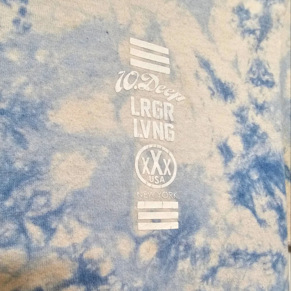 ✨️3/$20 Tees✨️ 10.Deep Blue Cloud Tie-Dye Graphic Short Sleeve T-shirt - No Tag - Picture 2 of 7